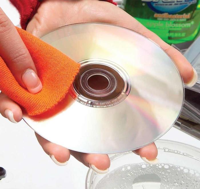 Best Ways to Know How to Clean DVD Discs Easily